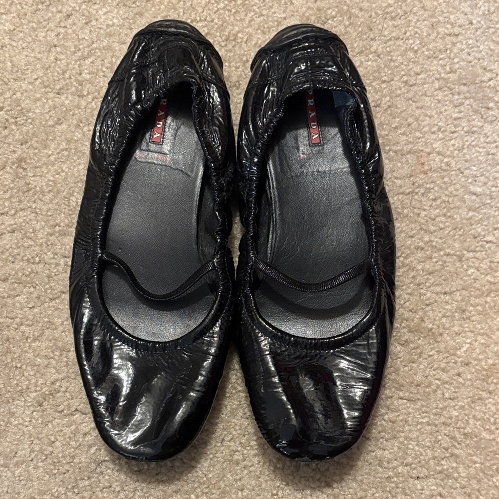 Prada sport Patent Leather Ballet Flats 

#pradasport #pradaflats